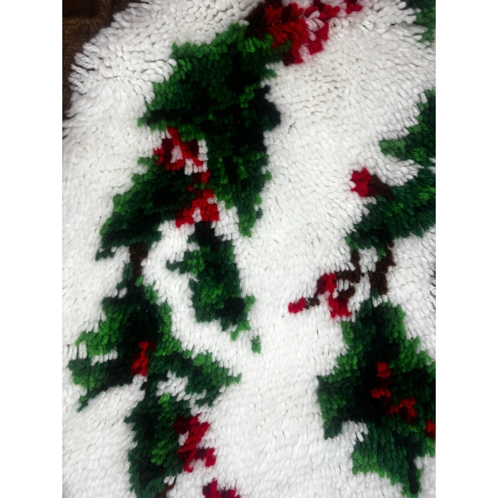 🎄Christmas Tree Skirt Handmade Latch Hook Poinsettias Yarn 32" Round Finished - Picture 3 of 8